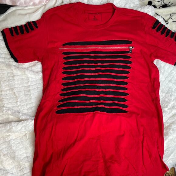 SWITCH‎ REMARKABLE Large Red Short Sleeve Zipper Cutout Distressed Tee Shirt - Picture 1 of 4